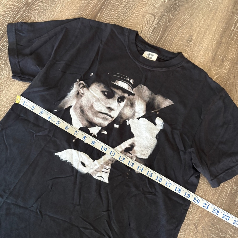 Heath Ledger Joker Dark Night RARE Batman Tee in Cop Uniform - Picture 6 of 9